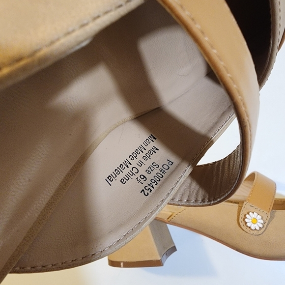 JOURNEY COLLECTION Beige Slip one Vintage style Block Heels shoes 6 1/2 - Picture 12 of 14